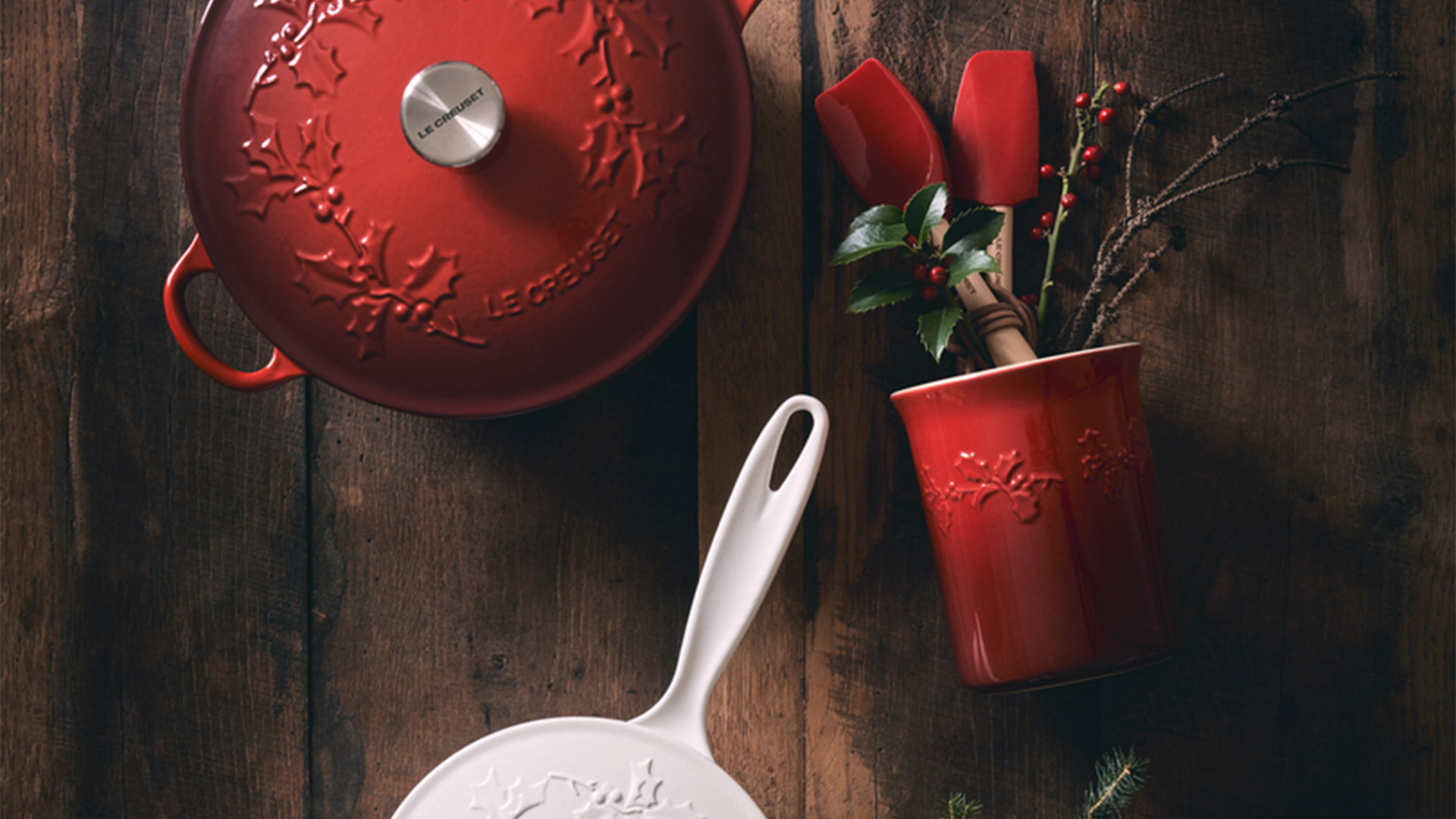 Christmas holly collection Le Creuset